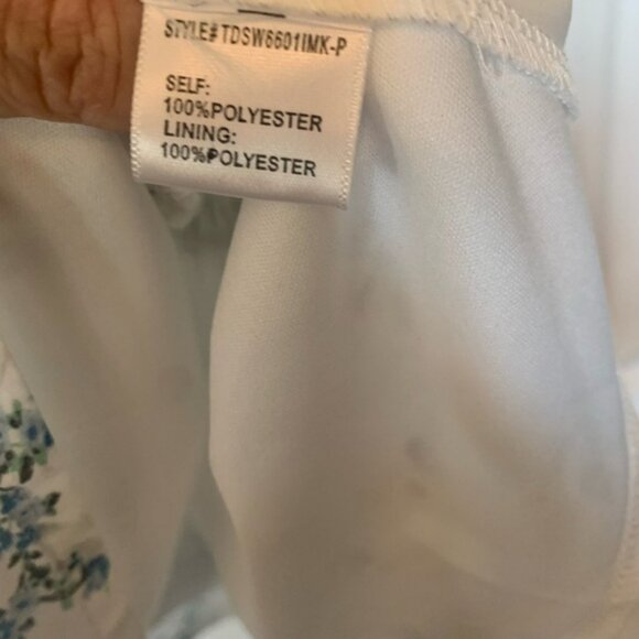 Arula Floral White and Blue Women's Flutter Sleeve Cottagecore Blouse | 2X NWT - Picture 5 of 7